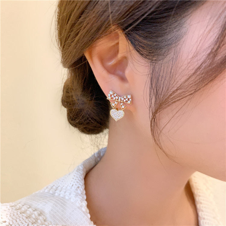 Flirt Alert Pearly Earrings