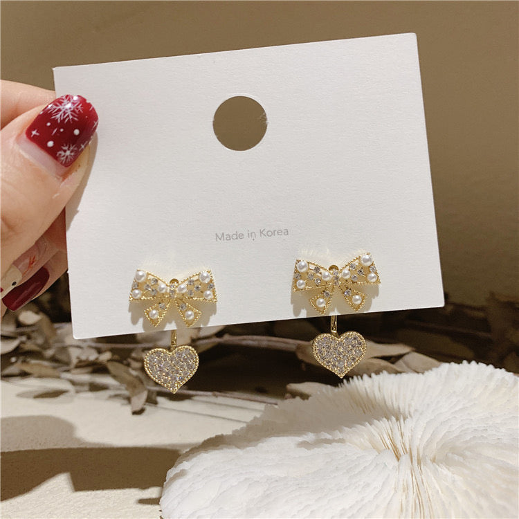 Flirt Alert Pearly Earrings