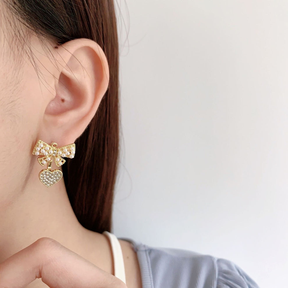 Flirt Alert Pearly Earrings